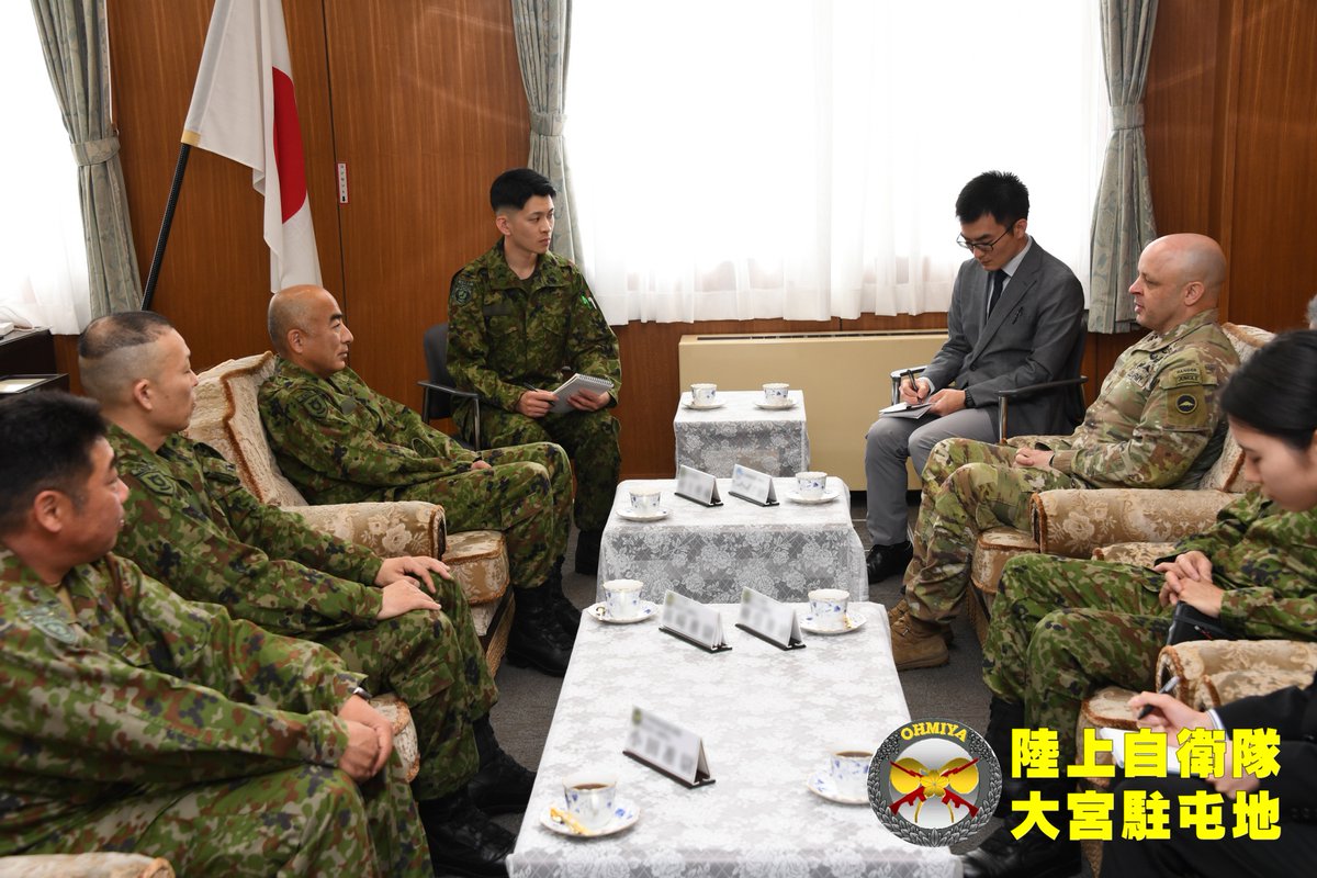 4月10日、化学学校最先任上級曹長は、在日米陸軍最先任上級曹長との