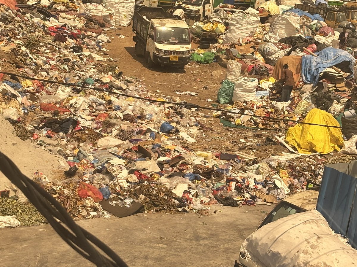 sharadhinagar's tweet photo. @ZC_SLP since many days complete cleaning has nvr been done, half clearing spot making local to dump the waste here, request for full cleaning and direct rikshaw fellow to the Ramky vehicle @gadwalvijayainc @GHMCOnline https://t.co/p8CHw2cD05