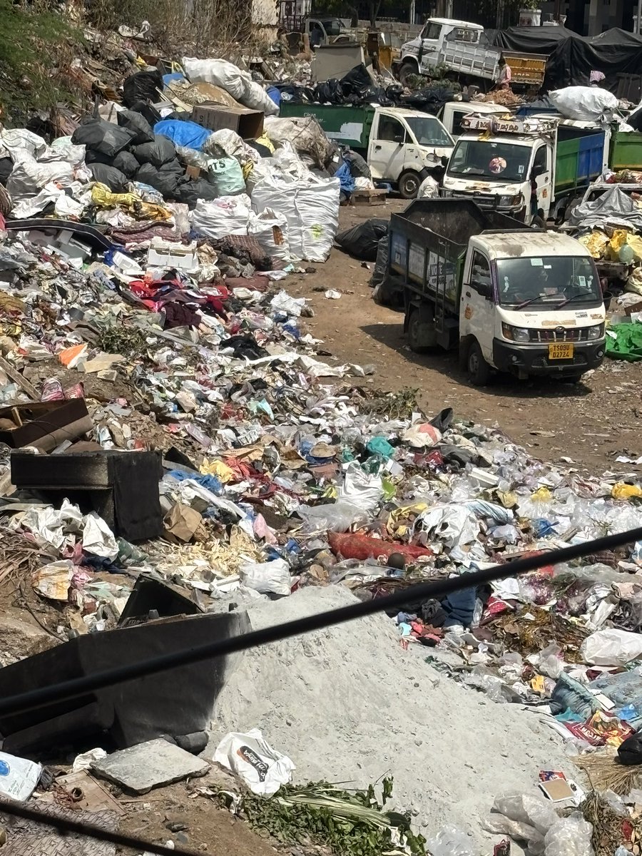 sharadhinagar's tweet photo. @ZC_SLP since many days complete cleaning has nvr been done, half clearing spot making local to dump the waste here, request for full cleaning and direct rikshaw fellow to the Ramky vehicle @gadwalvijayainc @GHMCOnline https://t.co/p8CHw2cD05