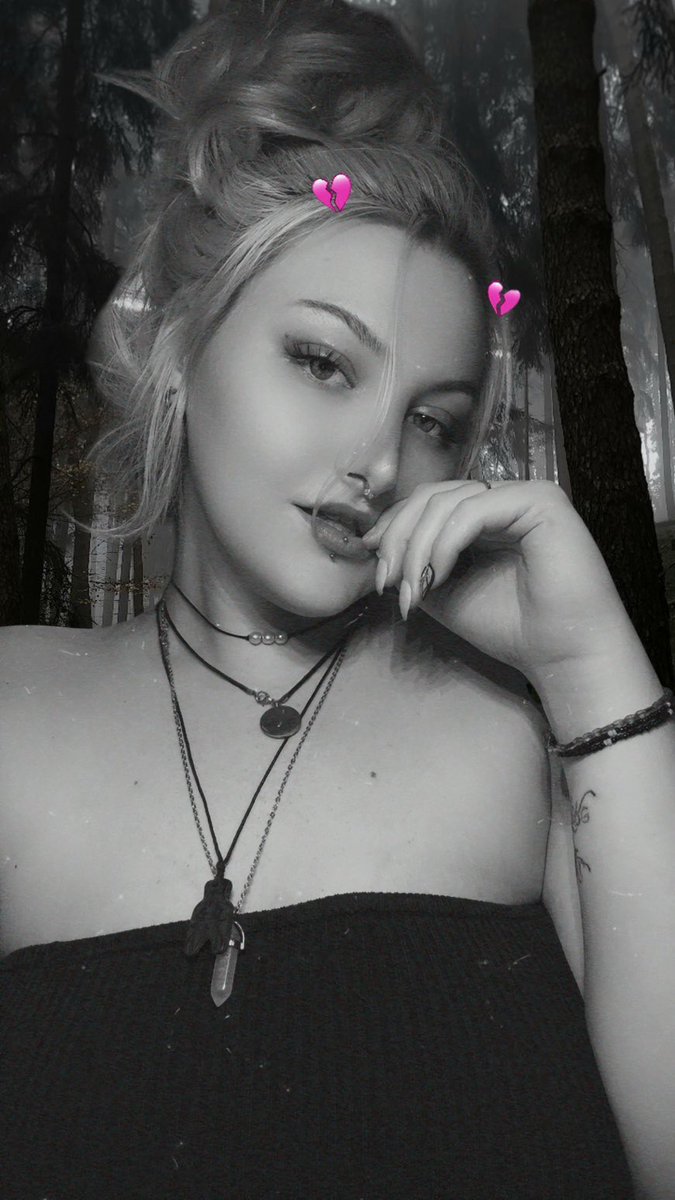 lilllbrieee's tweet photo. 𝔩𝔞𝔱𝔢 𝔫𝔦𝔤𝔥𝔱 𝔪𝔢 𝔱𝔦𝔪𝔢 https://t.co/u1Z9RW5rzU