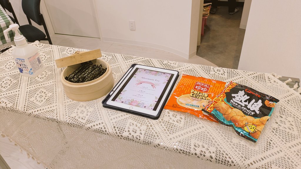 TaiheiCH's tweet photo. かなり本格的なメニュー。
香港のお茶やお菓子を用意しております！ https://t.co/nMJ63RKpiX