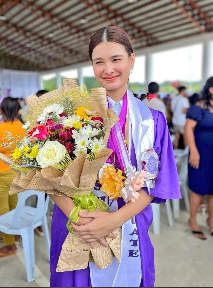 NnayaJFVilla's tweet photo. NakakaProud at teary eyed isipin na pinagAral nya Mama nya at kapatid nya...
Ngayon sya naman huhu..
Grabe kana Anj! Huhuhu... 

CONGRATS ANJI
#AnjiSalvacion @anjisalvacion https://t.co/YYUGJT8OFK