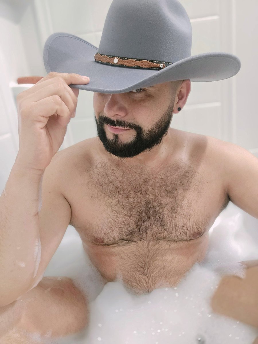 MarioUrgell's tweet photo. Bath time! https://t.co/XhljwjRvWE
