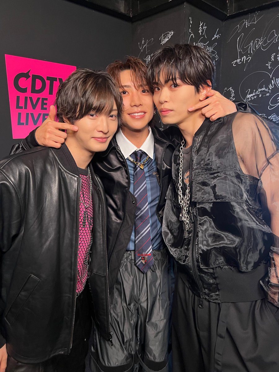 kagetky's tweet photo. このかげ全部ぶっ刺さるぅぅ🫠❤️‍🔥
前髪DIESELシースルー完璧コンプリート🤦🏻💯 https://t.co/Ikgzu7n0jh