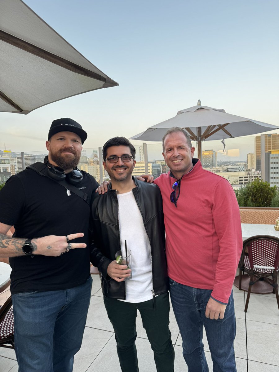 The #RenderCon energy started early.

Huge love to everyone that came out to tonight’s meetup - <a href="/blakekathryn/">blake kathryn ˙ᵕ˙</a>, <a href="/annibale_sic/">Annibale Siconolfi</a>, <a href="/yayowam/">Lord ¥ayowam ⭕️</a>, <a href="/DinoMFX/">Dino Muhić</a>, @tristanrelly, <a href="/SelvizW/">William Selviz</a>, <a href="/STNLY_3D/">STNLY ⭕️</a> <a href="/mattmilstead/">Matt Milstead</a>, <a href="/KrisClemson/">Kristopher Clemson</a>, <a href="/Yo_Brilly/">Brilly ⭕️</a> + so many others.

What a way to kick things off.