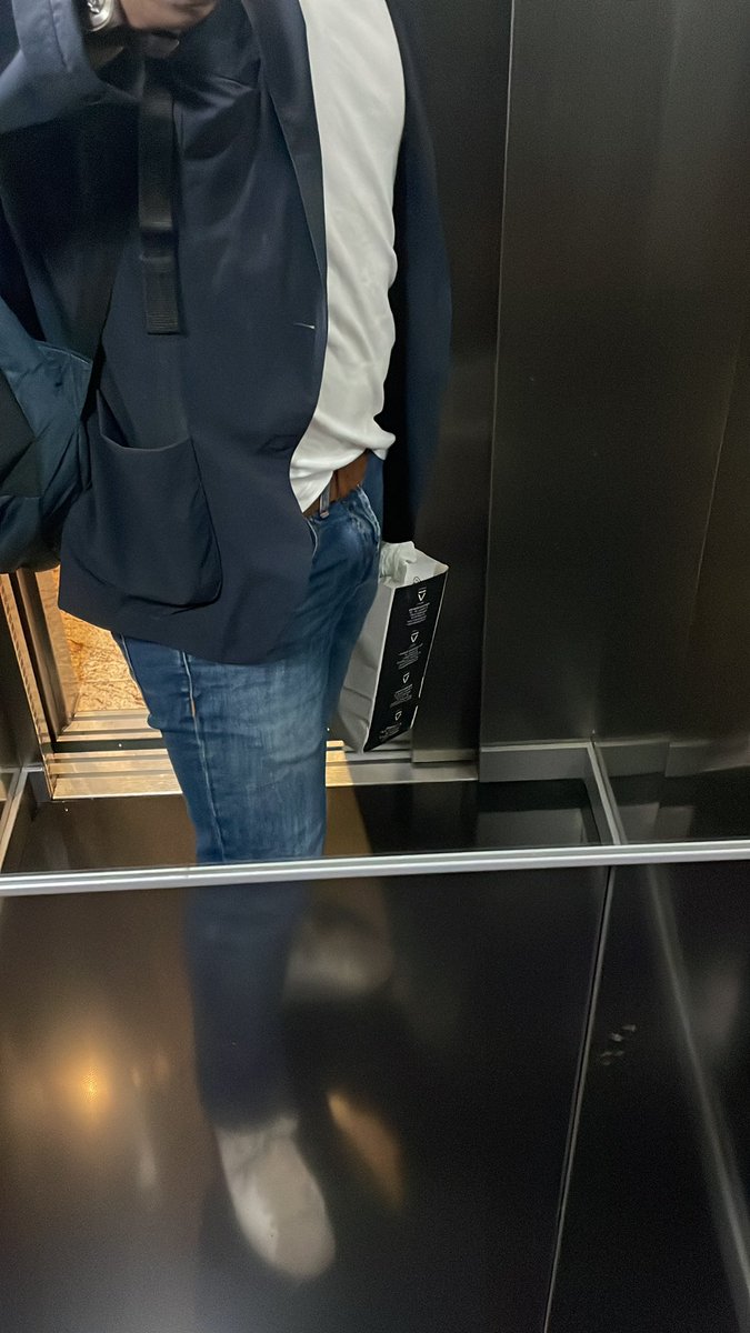 Incognitma44053's tweet photo. Última día de feina per mi… intentarem gaudir-ne la resta🥳
Poc sexy amb la bossa de cartró per reciclar😂😂😂
#naturalitat😂 https://t.co/xMkrDFLKdu
