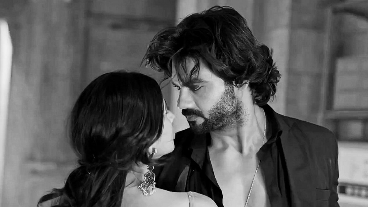 WithhLoveAnnie's tweet photo. They asked me how much I loved her. 
I replied...
If the Devil got hold of her, I would burn hell for her. 
If the world was set ablaze, I would never let a flame touch her. 
If she walked away, I would let her go. 
That's how much I loved her. 
#ChandJalneLaga #DevRa https://t.co/Yd3u5YaNWu