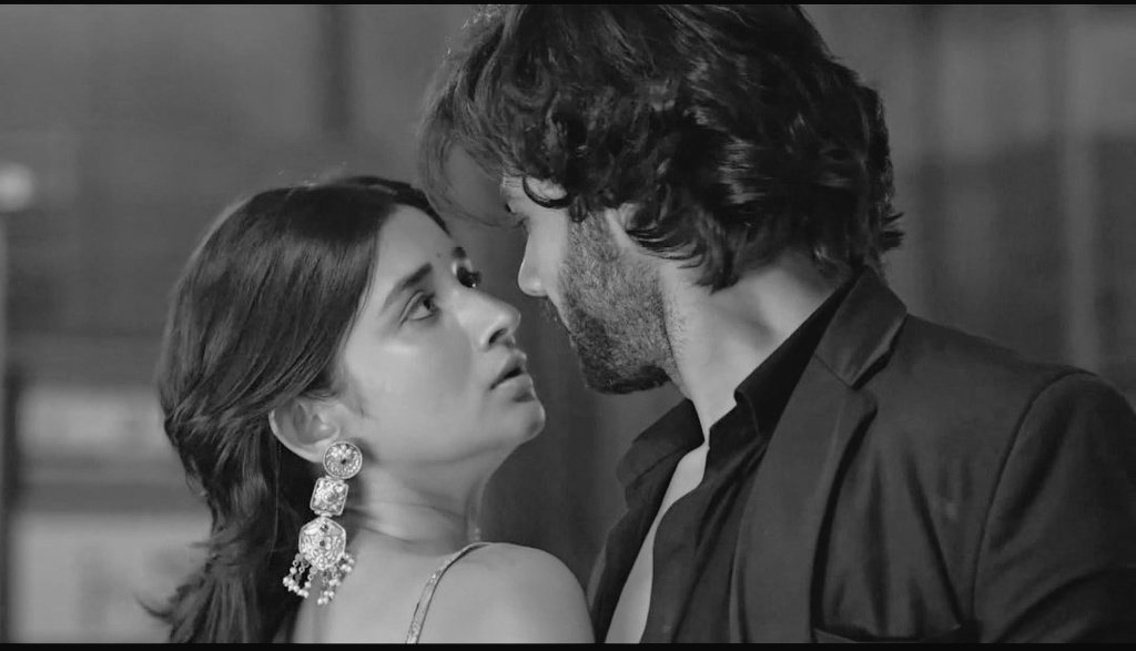 WithhLoveAnnie's tweet photo. They asked me how much I loved her. 
I replied...
If the Devil got hold of her, I would burn hell for her. 
If the world was set ablaze, I would never let a flame touch her. 
If she walked away, I would let her go. 
That's how much I loved her. 
#ChandJalneLaga #DevRa https://t.co/Yd3u5YaNWu