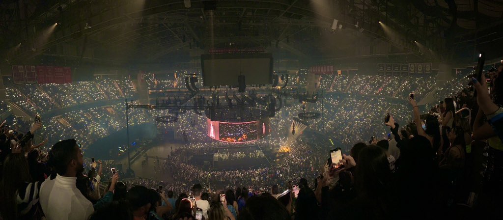 Stephanie644893's tweet photo. Recuerdos del amazing Tour ahora te espero para ir a verte in  Cosa Nuestra Tour!! @rauwalejandro #Houston #htown #CosaNuestraWorldTour #saturnoworldtour #RauwAlejandro #teamorauw #teamrauwalejandro #eltourdelaño  #cosanuestra #rauw #bestconcert #rauwsaturno #rauwcosanuestra https://t.co/fBOfUjQFBu