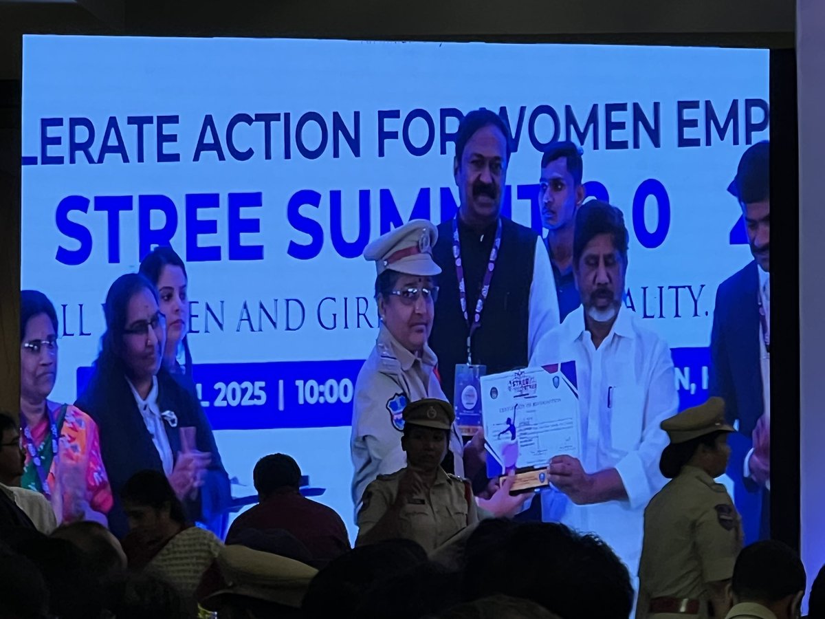 vikasgoraindia's tweet photo. @bharosahyd @Bharosa_TG @tg_womensafety SHES Officers and Counsellors were facilitated by Hon’ble Deputy CM, @Bhattivikramark , for their service above self to uphold justice and ensuring safe neighbourhood. STREE 2025 Summit, Hyderabad @hydcitypolice @TelanganaCMO https://t.co/8cA1DYVzTN