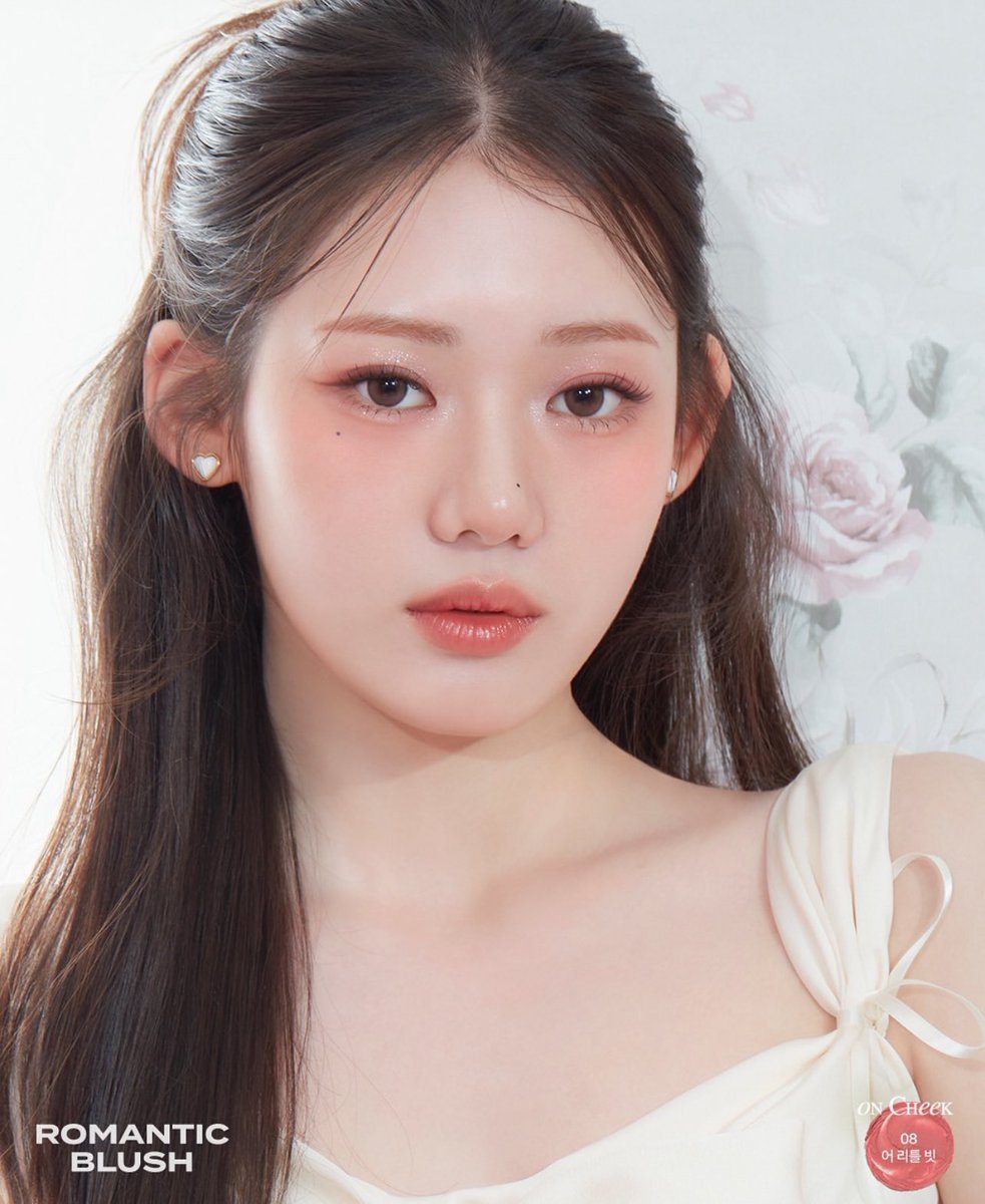 RORANGDAN's tweet image. RORA for Banila Co
Romantic Blush (Lip &amp;amp; Cheek)

#RORA #로라 #ローラ #李茶仁