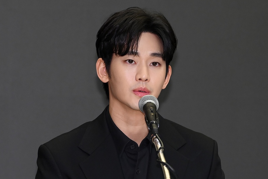 soompi's tweet photo. #KimSooHyun's Agency Releases Statement Regarding Legal Action For Malicious Posts
https://t.co/1tCQVvzDJ1 https://t.co/f0UWVXiAO3