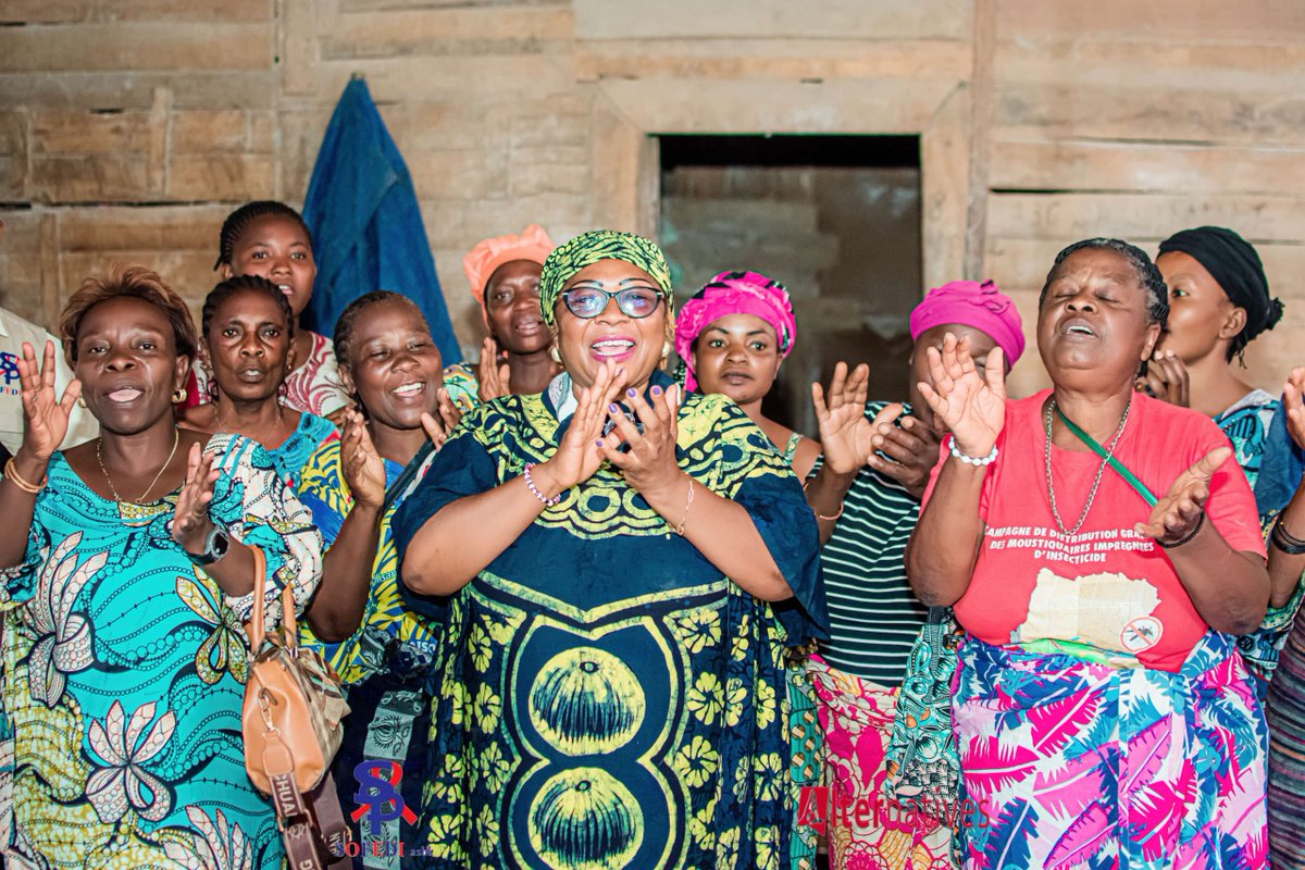 #Solidarité avec les femmes déplacées : Nutrition, dignité et espoir pour nos mères et sœurs en situation de déplacement.

Distribution de vivres pour soutenir votre courage et votre résilience.
#Ensemble, main dans la main, nous avançons avec #espoir. #BukavuSolidaire