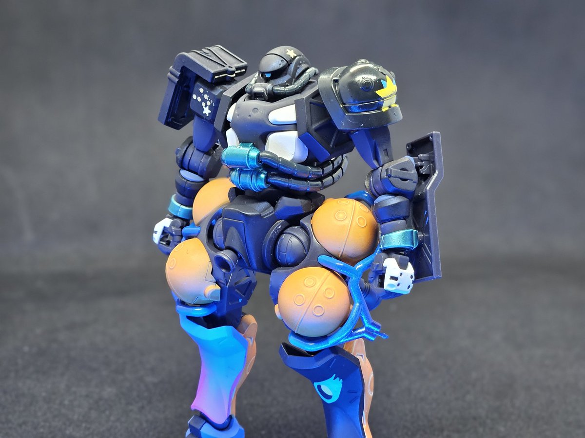 ガンダムGQuuuuXの軍警ザクを改造して星街すいせい専用ライブザクを