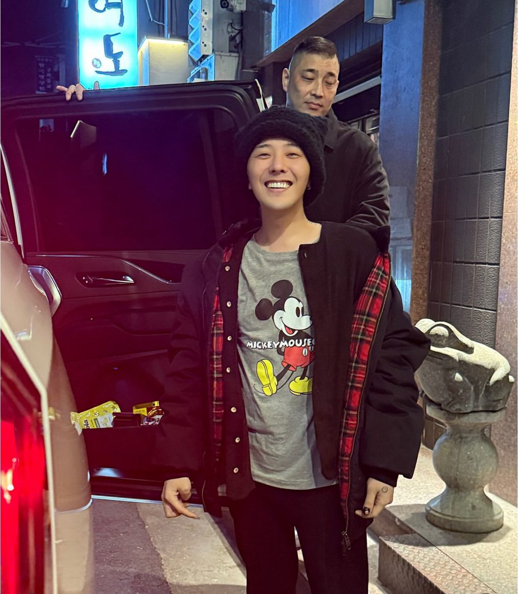 지용이 우리지용이 우리권지용이💛
매일매일 행복만 먹으렴