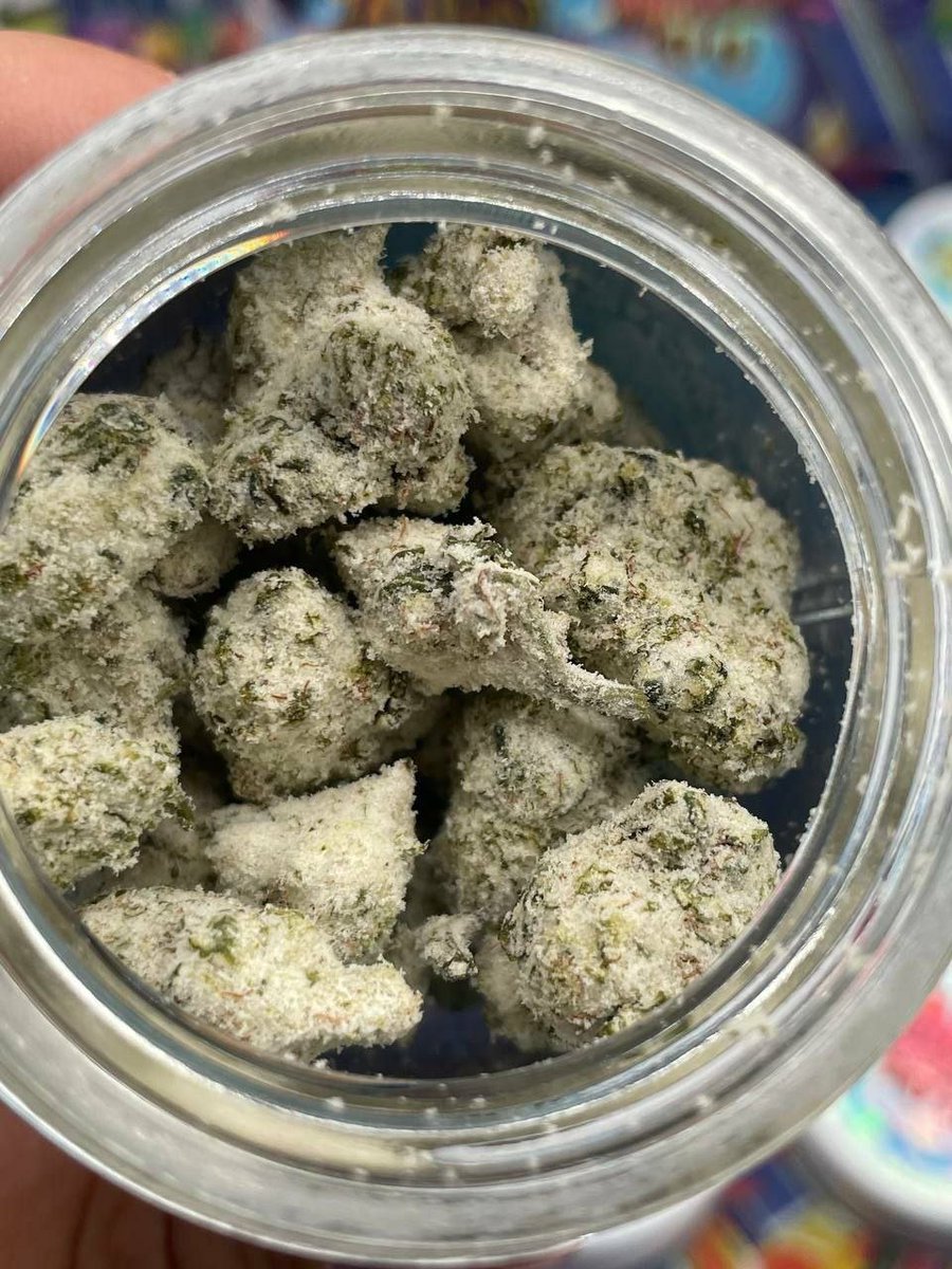 DrDream420's tweet photo. Snow flakes ice caps
Nice indoor flower coated in diamonds. https://t.co/gQpyk90bEs