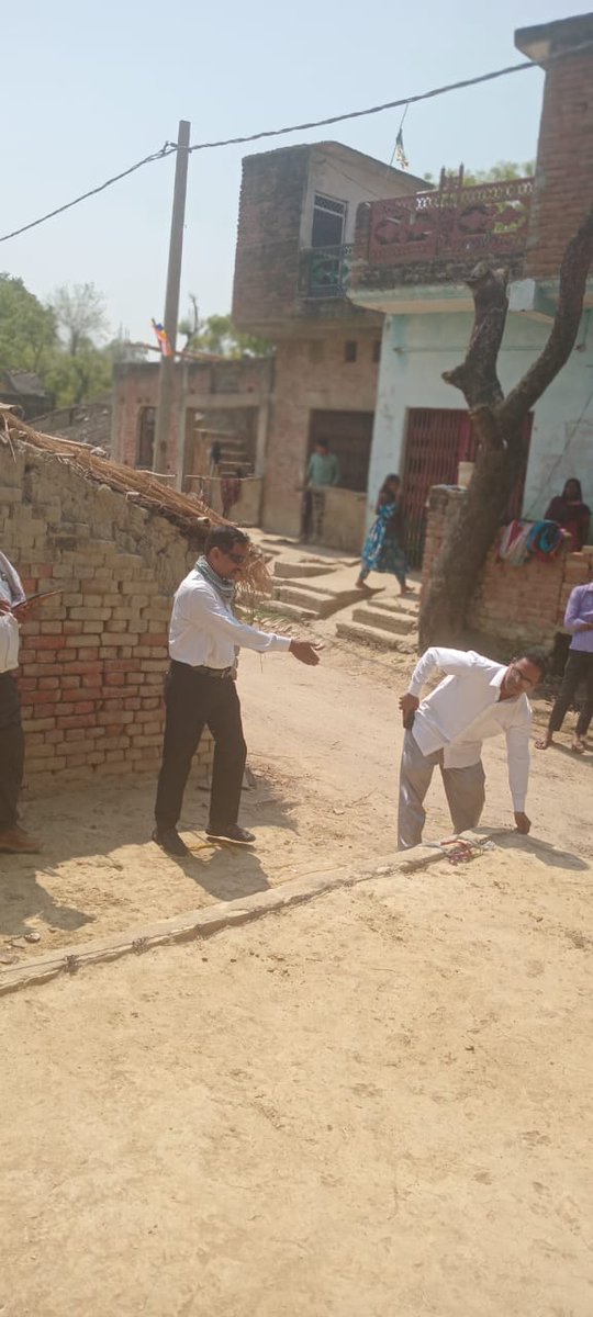 manas1072002's tweet photo. मुख्य आदमी अब्दुल नईम S/O अब्दुल रईस उम्र लगभग 60 वर्ष 
मेरे घर पर कोई नहीं है मेरे माता जी के अलावा मैं खुद duty पे मेरे Father भी duty पे है घर पे कोई नहीं है 
कृपया संज्ञान लें @ADGZonPrayagraj 
@pratapgarhpol https://t.co/jda2hefwSo
