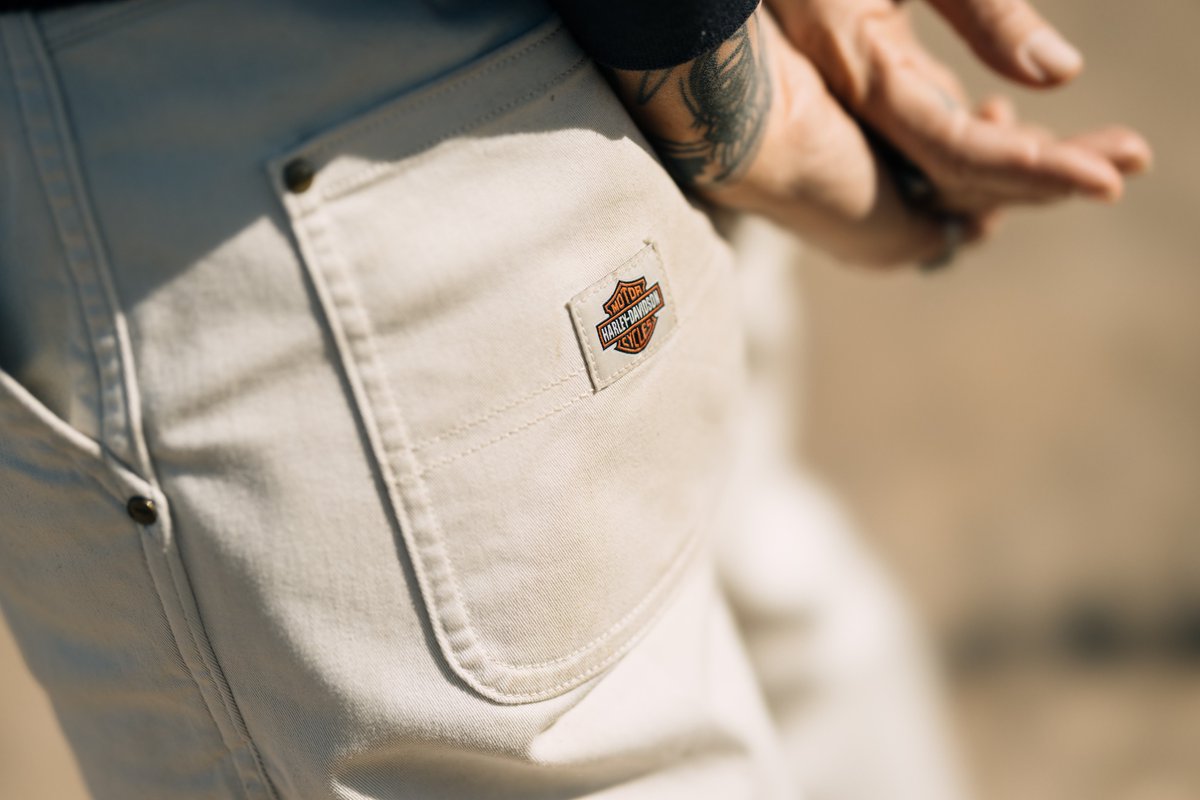 dickiesjp's tweet photo. DICKIES × HARLEY-DAVIDSON

私たちは自分を駆り立てベストを尽くし、人生の一瞬一瞬、一歩一歩を大切に生きている。もっと多くのことをし、もっと多くのものを見、もっと大きな存在になるためにディッキーズとHarley-Davidsonが満を持して発表する限定アパレルコレクション、「Born to Be Alive」。

コレクションをチェック: https://t.co/UWpspnYAfk

取り扱い店舗：
Dickies公式オンラインショップ → https://t.co/EvQGqXOLbC
Dickies大阪梅田HEP FIVE

＊一部商品はオンライン限定です。