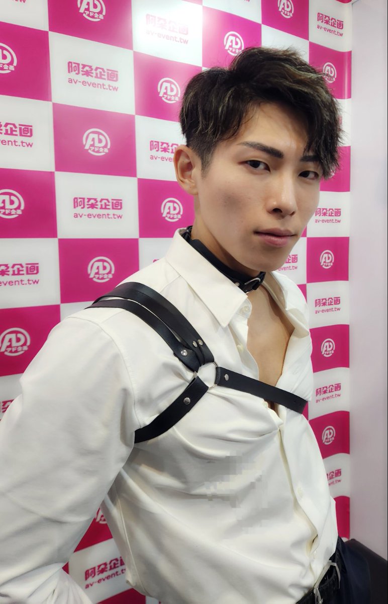 陳光的粉絲在哪裡～
照片不藏私大家享用嘿

我只有想說，他隨時都好香皮膚比女生還好😁