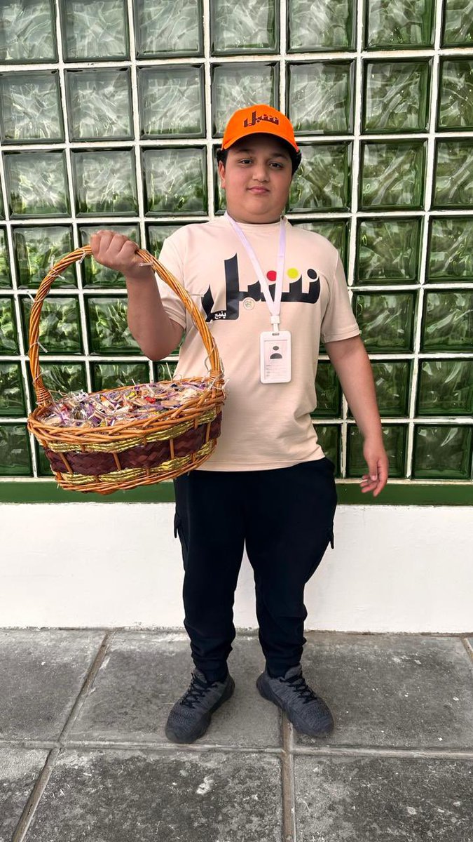 تم مساء الأمس زيارة مستشفى <a href="/RCJY1/">الهيئة الملكية للجبيل وينبع</a> للمعايدة وتقديم الهديا في مبادرة جميلة لفريق <a href="/Shebelyanbu/">فريق شبل ينبع التطوعي</a> التابع ل <a href="/mushatyanbu_org/">جمعية مشاة ينبع</a> 
حيث تم تقديم الحلو والورود من الأشبال للكادر الطبي من أطباء وممرضين وبعض من ذوي المرضى والزائرين وسط سعادة من الجميع بهذه المبادرة الإنسانية 
#ينبع_الصناعية