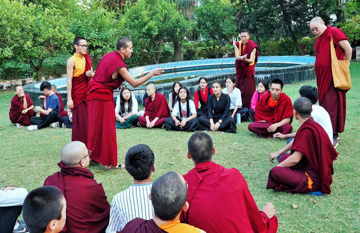 CIHTS_SARNATH's tweet photo. ༄༅། །ཝཱ་ཎ་དབུས་བོད་ཀྱི་ཆེས་མཐོའི་གཙུག་ལག་སློབ་གཉེར་ཁང་གི་སློབ་གཉེར་བ་རྣམས་ཕྱི་ལོ་ ༢༠༢༥ ཟླ་བ་ ༠༤ ཚེས་ ༡༠ ཉིན་ཞི་འཚོ་དཔེ་མཛོད་ཁང་གི་མདུན་ཐང་དུ་འཛིན་གྲྭ་ནང་ཁུལ་སློབ་གཞིའི་གཞུང་ལུགས་ཀྱི་རྩོད་འགྲན་དམ་བཅའ་ཚོགས་བཞིན་པ།

#cihts 
#ministryofculture 
#ministryofeducation 
#debatesession https://t.co/U3y0hoZs3s