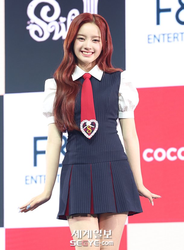 Look! Our angelic Elisia at today’s Press Conference for ‘SWICY’ comeback! 💖✨

#엘리시아 #ELISIA #유니스 #UNIS #SWICY