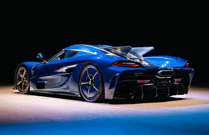 18Koenigsegg's tweet photo. Koenigsegg Jesko Absolut KRONOS 7389

This particular car was delivered to the UK, painted Poseidon Blue Tint Carbon and named after the Greek god of time, Chronos.

#Koenigsegg #Jeskoabsolut #koenigseggjeskoabsolut #no389 https://t.co/5oYDSZV9Cb