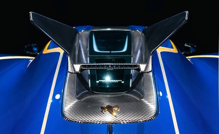 18Koenigsegg's tweet photo. Koenigsegg Jesko Absolut KRONOS 7389

This particular car was delivered to the UK, painted Poseidon Blue Tint Carbon and named after the Greek god of time, Chronos.

#Koenigsegg #Jeskoabsolut #koenigseggjeskoabsolut #no389 https://t.co/5oYDSZV9Cb