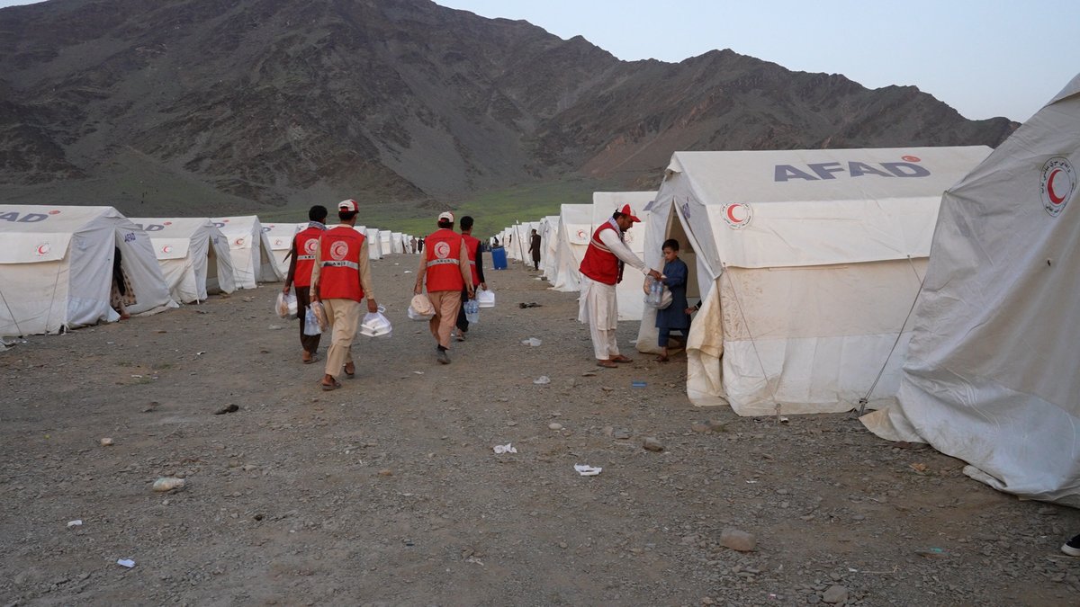 The <a href="/ICRC/">ICRC</a> supports the <a href="/ARCSAfghanistan/">Afghan Red Crescent | افغاني سره میاشت</a> with cash to ensure the rapid deployment of volunteers to support Afghans returning from Pakistan, in coordination &amp; complementary with the <a href="/ifrc/">IFRC</a> and partners from the International Red Cross &amp; Red Crescent Movement.
