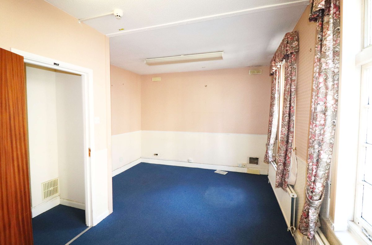 ⭐RECENTLY REDUCED⭐

Offices with 2 ground floor reception rooms, 2 offices over, 2 cloakrooms and a staff kitchen.

EPC B | CTax N/A | Freehold

📍Ilfracombe  💷 Guide Price £75,000

📞 01271 347888 

🌐ow.ly/4yB050VyN2r 

#WebbersEstateAgents #ProudGuildMember