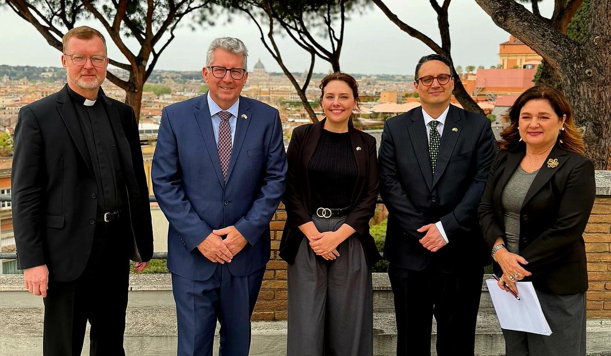 Hans Zollner SJ (@hans_zollner) on Twitter photo Welcoming Kim Tacey, desk officer <a href="/dfat/">Department of Foreign Affairs and Trade 🇦🇺</a> , Ambassador-designate Keith Pitt & Ignacio Falcon <a href="/AusAmbHolySee/">Australian Embassy to the Holy See</a> to <a href="/iadcpug/">Institute of Anthropology (IADC)</a>
<a href="/MadonnaNoonan/">Madonna Noonan</a>
#CommittedToSafeguarding Welcoming Kim Tacey, desk officer <a href="/dfat/">Department of Foreign Affairs and Trade 🇦🇺</a> , Ambassador-designate Keith Pitt & Ignacio Falcon <a href="/AusAmbHolySee/">Australian Embassy to the Holy See</a> to <a href="/iadcpug/">Institute of Anthropology (IADC)</a>
<a href="/MadonnaNoonan/">Madonna Noonan</a>
#CommittedToSafeguarding