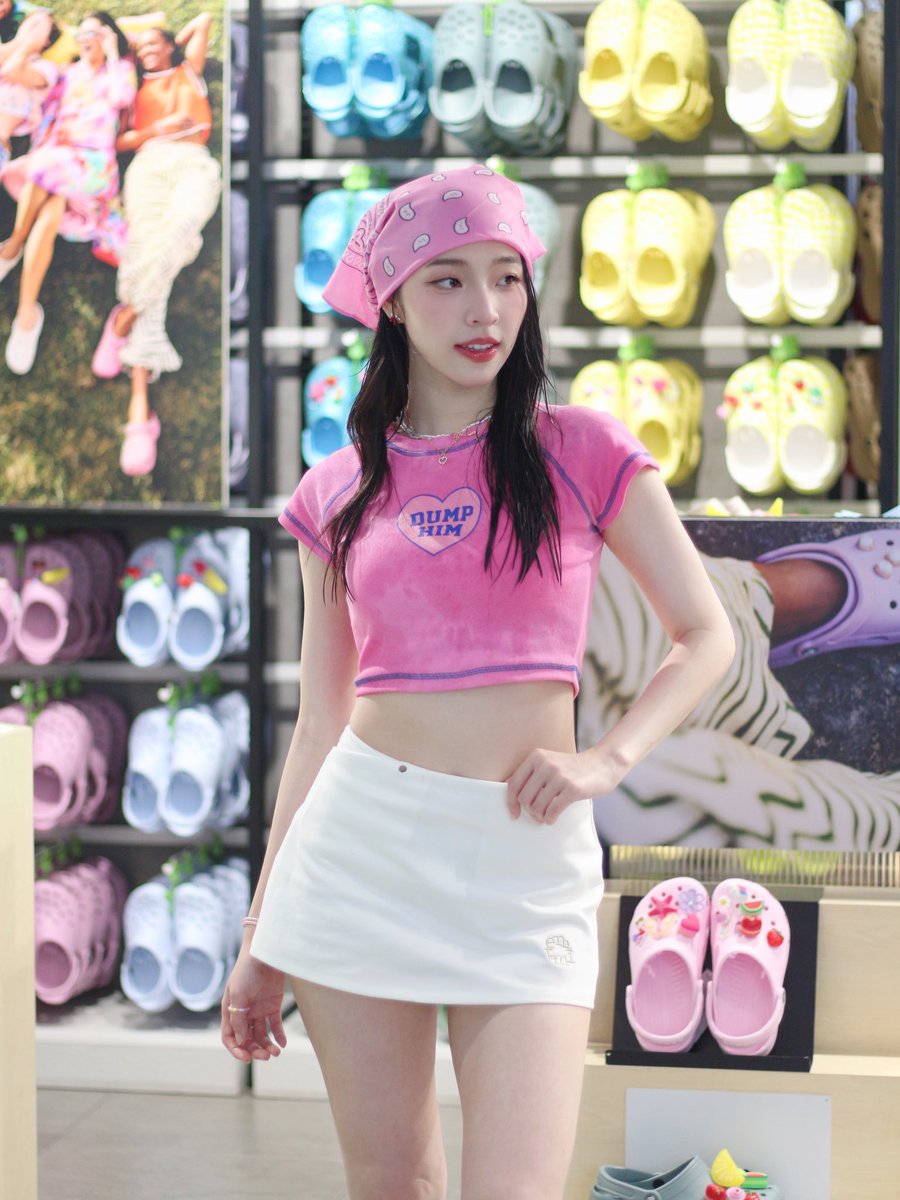 ayaorapan's tweet photo. Festival fit: sunshine, smiles & statement Crocs.
@crocsth 💚💖🩵🔫💦🌈🫧✨
#CrocsTH #CrocsSongkran2025 #SplashWithCrocs
#ayaorapan #chanyaduval https://t.co/2oQwLtUISU