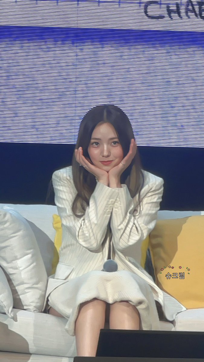 starcsb_cream's tweet photo. 250411 채수빈 CHAESOOBIN TAIPEI FANMEETING SOOBIN’s Shining Moments

Princess 👸 

#채수빈 #CharSoobin #蔡秀彬 https://t.co/WtAHsVijWM