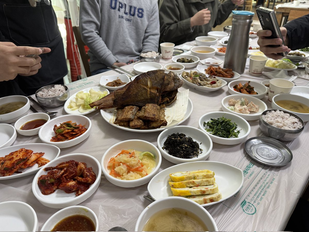 leeseul614's tweet photo. 금일 인천소매에서는
3월 성과 우수 TOP5 인원들과
중식 세레머니 일정이 있었습니다.

구월직영점 허진원님, 오태경님
동인천직영점 김소연님,김동욱님
축하드립니다🤩🤩🤩

4월도 힘차게 달려봅시다
직영점 화이팅!!!🥰🥰 https://t.co/JwHcARq0Gu