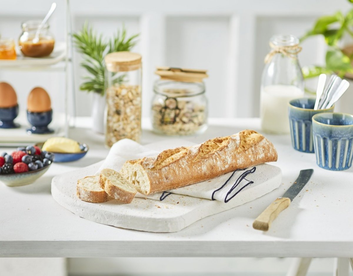 Bridor dévoile sa nouvelle baguette Nova: La taille et la texture de la baguette Nova font d’elle un ingrédient parfait pour la préparation de sandwichs garnis, un segment en pleine expansion.
Base sandwich
Symbole… dlvr.it/TK94Cs #hotellerie #restauration #chr