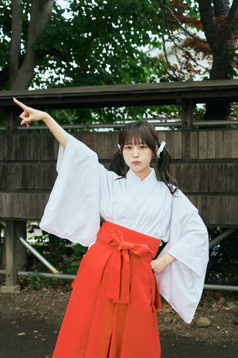 eigamierukochan's tweet image. ⠔⋰
👻恐怖レベル0⃣
📸青春 𝑶𝑭𝑭𝑺𝑯𝑶𝑻 到着✨
⠢⋱

原作者 #泉朝樹 先生が描いたイラストを背景に
#原菜乃華 さん #久間田琳加 さん がポージング！

和気あいあいとした現場の雰囲気が伝わる
貴重な写真の数々をお届け🌈

#映画見える子ちゃん 6/6(金)公開