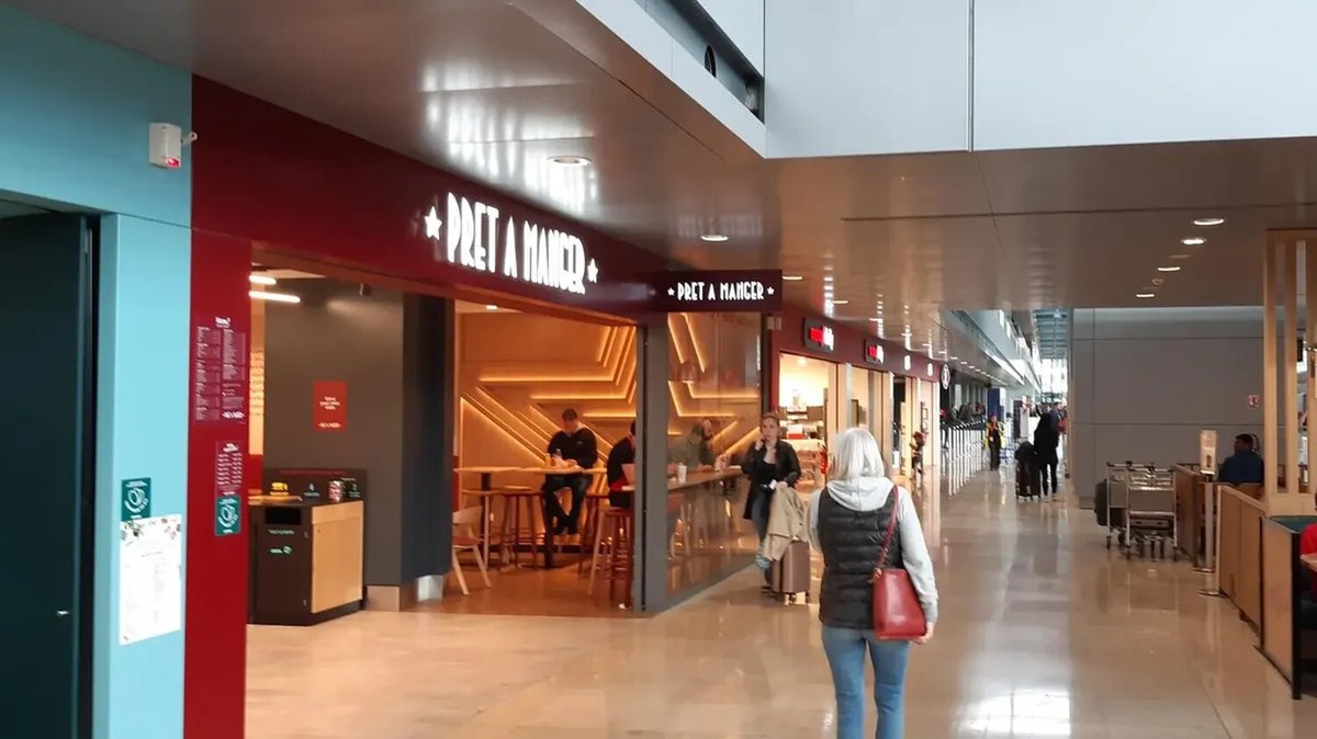 franceinfo's tweet image. Quatre employés de l’aéroport Marseille-Provence licenciés pour &quot;faute grave&quot; après avoir distribué des denrées alimentaires invendues
➡️ l.francetvinfo.fr/oIb