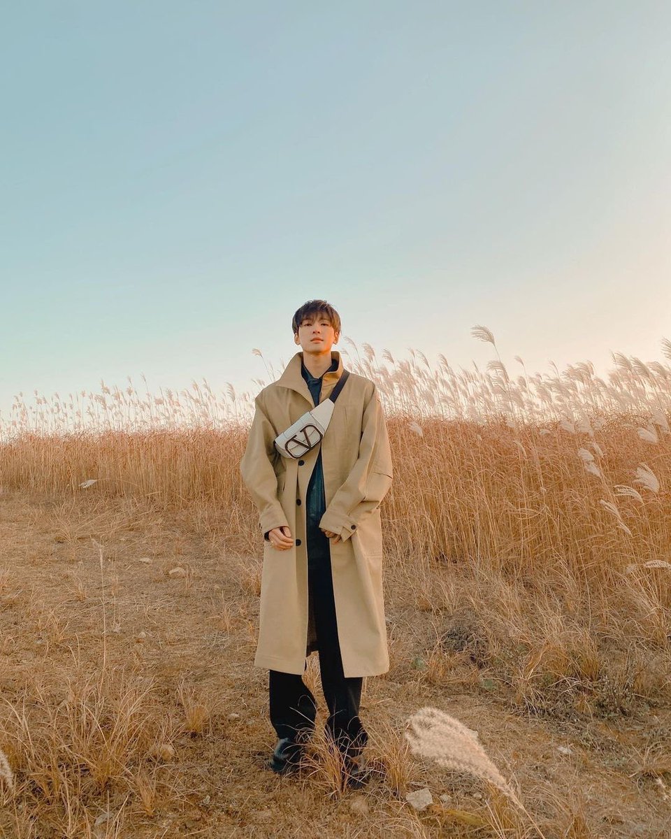 wwlake's tweet photo. 원우
한국 바자
중국 바자
일본 바자
동북아3개국찢엇다 https://t.co/mKB9i7cHH2