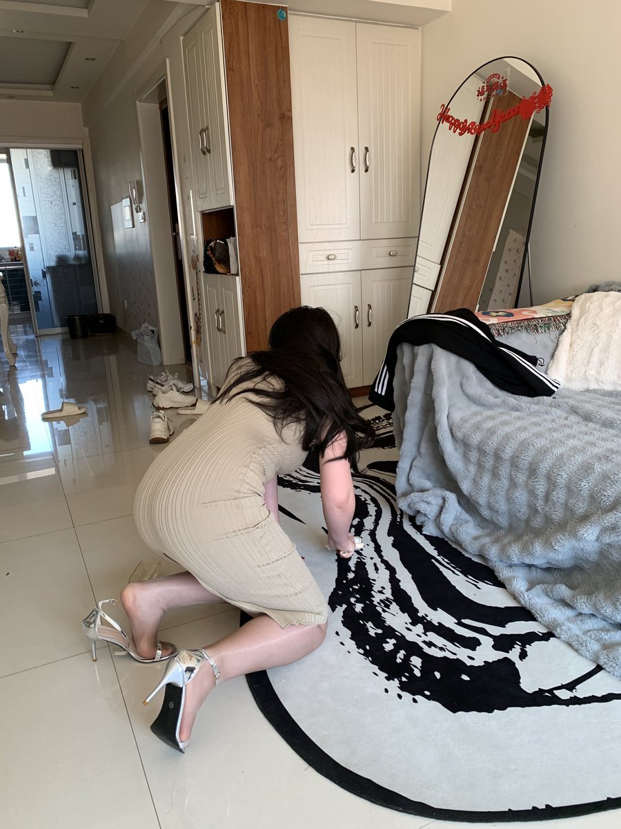 还记得上次那个内蒙古老哥吗？他又来投稿了，他说的是上次在评论区找了个单，还见了面但是没成功，见了面聊不到一起去，我问他对单的要求很高吗？他说他们一不收钱二不看颜值，唯一的要求就是能聊到一起去，聊不到一起就算约了体验也不会好，他说他们要的是体验而不是将就随便一个 https://t.co/ucAlyLyeoV