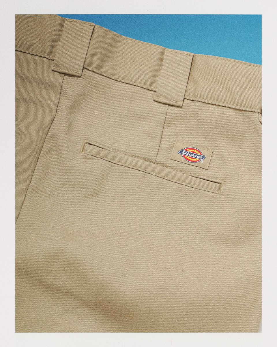 dickiesjp's tweet photo. NEW ARRIVALS: 874ショーツ

長年愛され続けるディッキーズの定番「874®ワークパンツ」が、
この夏、ショーツになって新登場。

シーズンが変わっても、変わらないのはこのシルエット。

公式オンラインショップで全３色展開。
店舗ではブラックのみのお取り扱いです。

商品の詳細はこちら: https://t.co/nq5on7ucCR