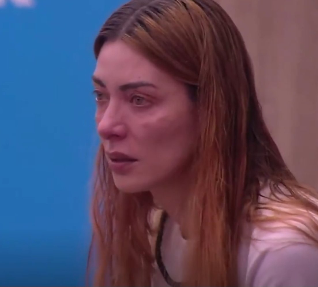 Caradechymba's tweet photo. Oigan Norma tenía una imagen tan buena antes del Reality y ahora está destruida. Ojalá consiga trabajo después de salir de #LaCasaDeLosFamososCol 

Qué miedo la vieja. https://t.co/V6jCEOsJTw