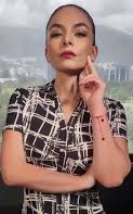 ¿Qué clase de periodista es este ser? Aparte de tener una obsesión con buscar la manera de ver como puede destruir a Noboa, ella desinforma en ese medio de comunicación perteneciente a Nicolás Maduró #Telesur.
Esta tipa si merece un llamado de atención es demasiado enferma