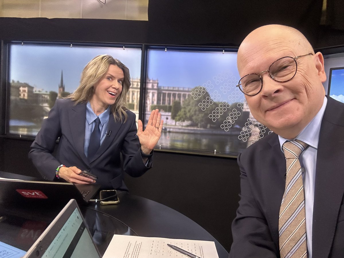 Nu kör vi live från riksdagen hela dagen. Följ oss på SVT 2 och SVT Play