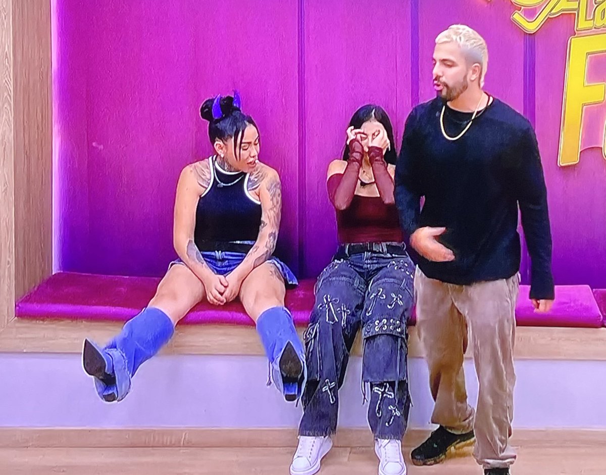 Caradechymba's tweet photo. Karina ya CANSA con su lloradera y victimización, eso ya no es sensibilidad.
Y vengase todos sus Karinalovers, que aquí los recibo.
#LaCasaDeLosFamososCol2 
#LaCasaDeLosFamososCol https://t.co/a869Njc0qr
