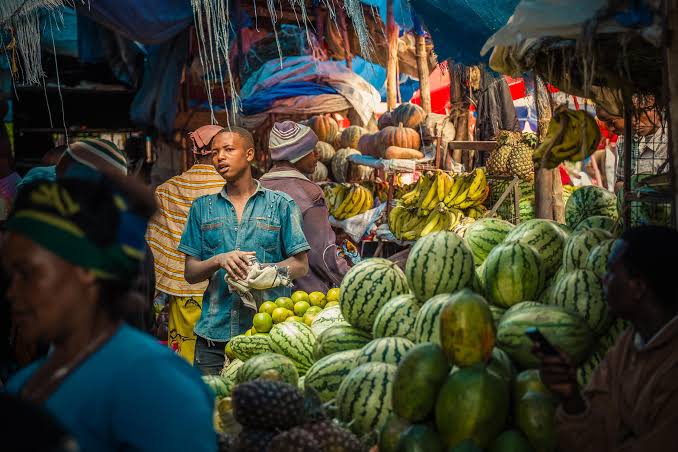 🌍 This week, we’re vibing with Nairobi! From the colorful Maasai Market to the buzzing energy of Kenyatta Avenue, this city is Africa’s heartbeat.  Discover Nairobi’s crafts, fashion, and flavors right on Fivgram!