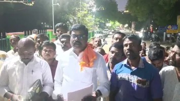 Another #TamilNadu village claimed by Waqf? 

150 families in Kattukollai village #Vellore have been served notices claiming their land belongs to the Syed Ali Sultan Shah Dargah. They're being asked to either sign rent agreements or vacate

Villagers say they've lived there for