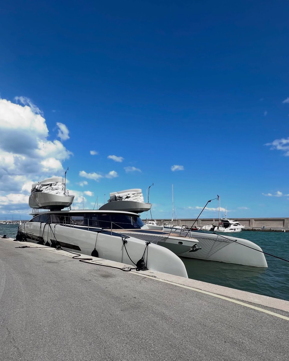 🚤 El catamarán Ganany hace escala en el Puerto Deportivo de Benalmádena.

♻ La embarcación de más de 21 metros de eslora destaca por su diseño ecológico, energía renovable y materiales de origen biológico.

➕ℹ️ tinyurl.com/mravayrr