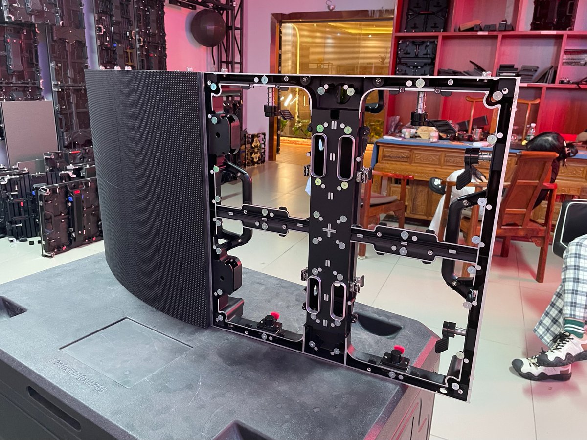 nora_honor's tweet image. XK series splice with XM series, tight fit, smooth stitching
If you don't need all curved screen shape, can choose our XM series to splice
WhatsApp: +86 19927284291
#ledscreendisplay#ledpanel#digitalscreen#Honorled