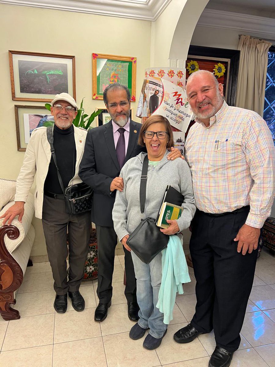 El día de hoy lunes 14 de abril del 2025 además de llevar a cabo la Asamblea Semanal del MNE recibí a líderes provenientes de Iztapalapa CdMx, Hidalgo, Coyoacán CdMx, Jalisco, Miguel Hidalgo CdMx, Puebla y Veracruz.