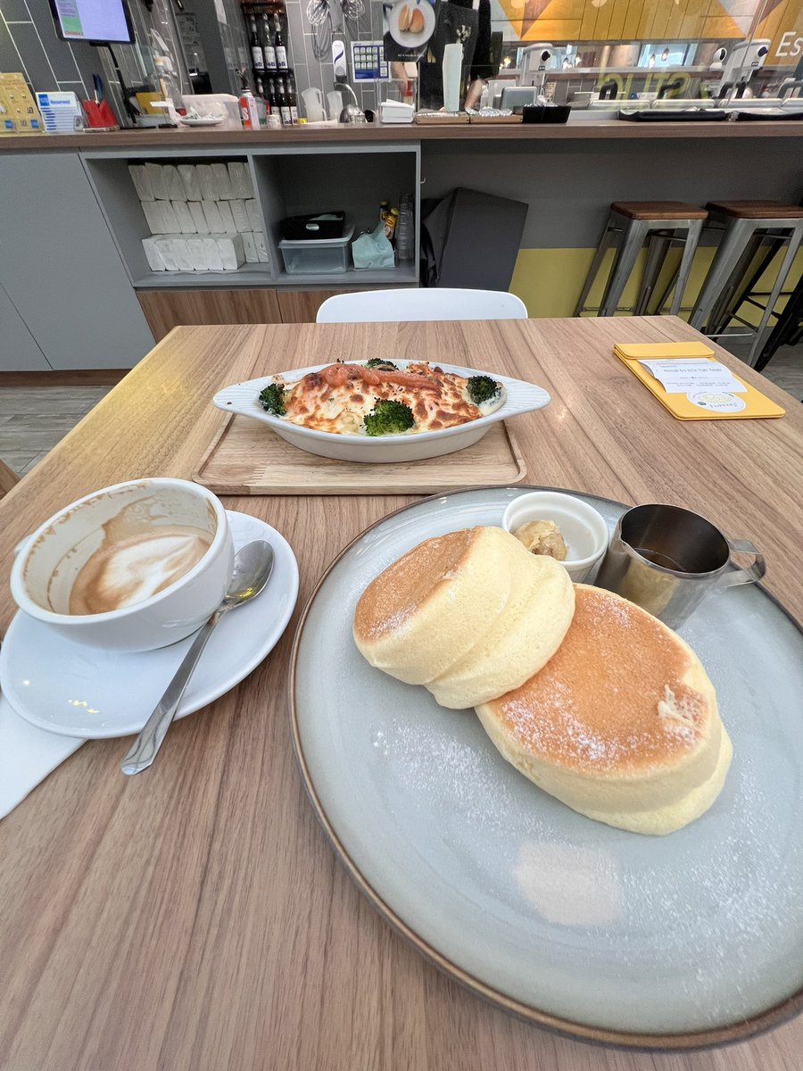 Энэ дессертийг арай ч ийм том гж бодсонгүй… ядахдаа нэгийг нь идэхээс 🤔🤔🤔